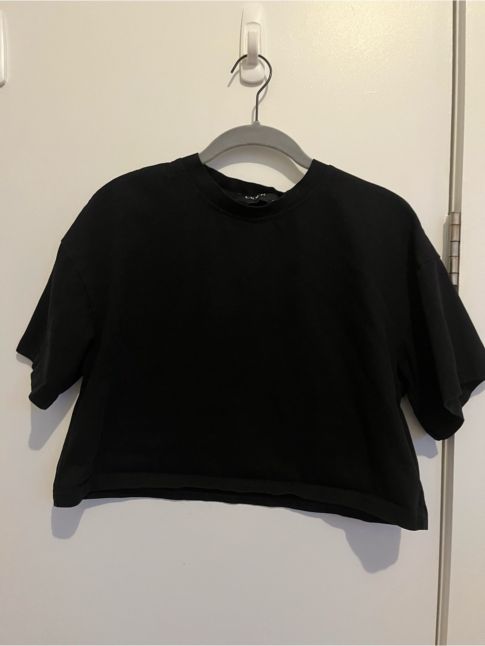 Black oversized cropped tee